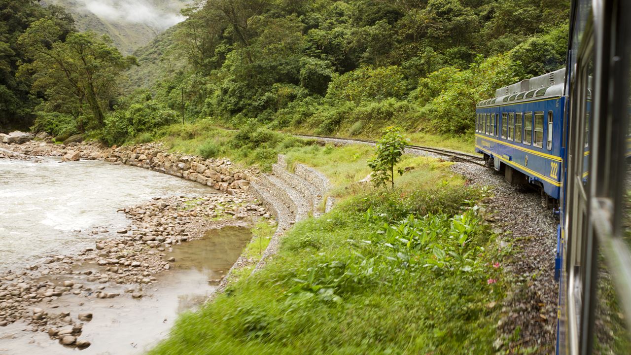 Zugfahrt Von Poroy Zum Eingang Von Machu Picchu foto 2